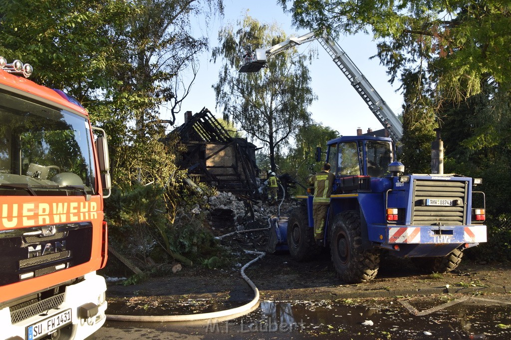 Grossfeuer Einfamilienhaus Siegburg Muehlengrabenstr P1136.JPG - Miklos Laubert